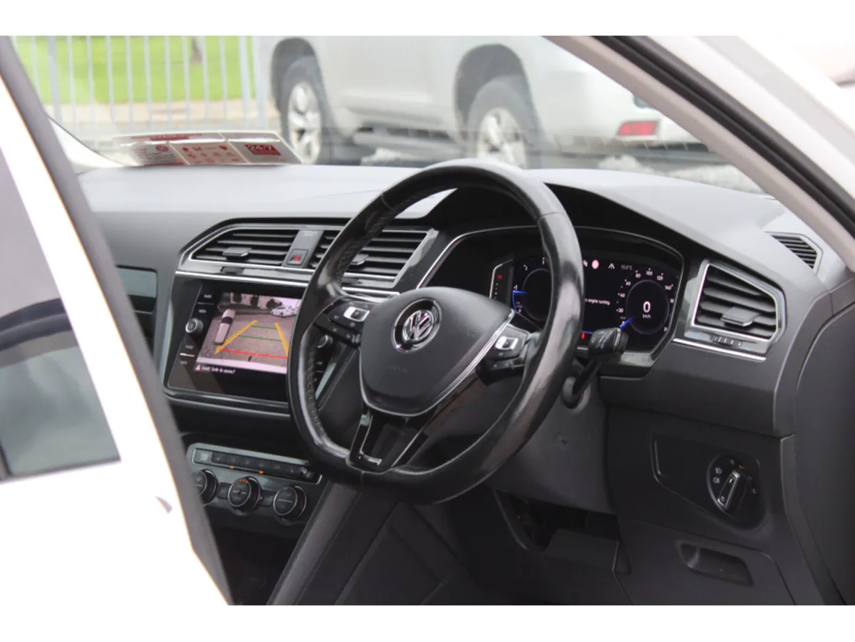 Volkswagen Tiguan R-LINE 2.0 TDI FWD 150HP 5DR *Su - Image 2