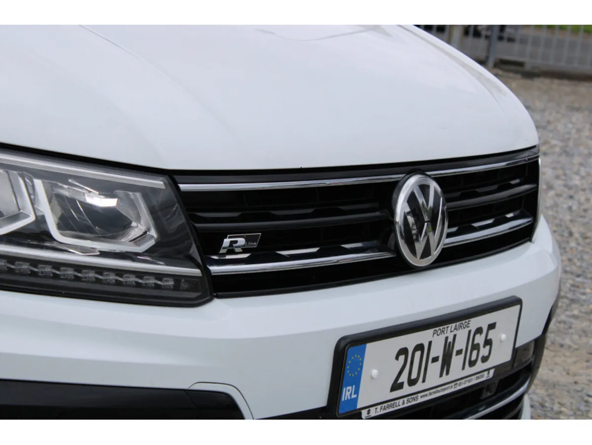 Volkswagen Tiguan R-LINE 2.0 TDI FWD 150HP 5DR *Su - Image 4