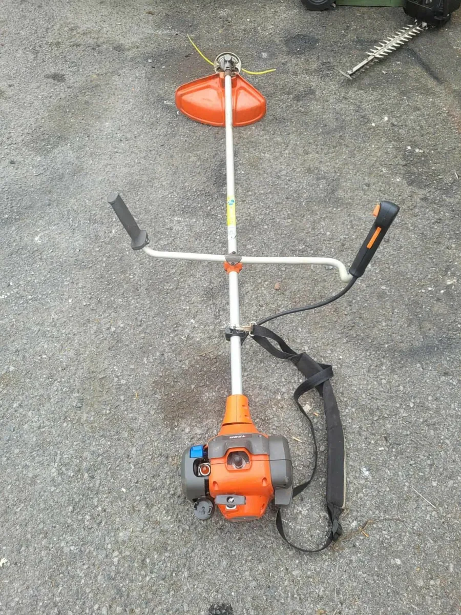 Husqvarna 129R grass strummers running well - Image 3