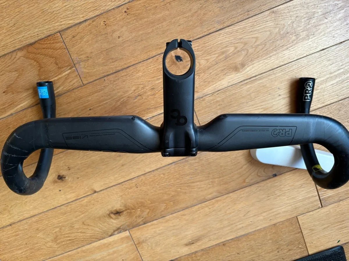 Road bike carbon handlebar - Image 1