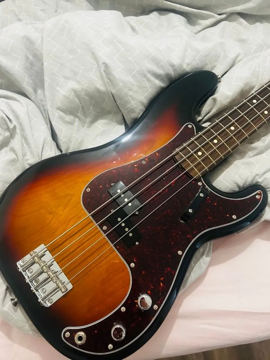 Fender Precision Vintera - Image 2