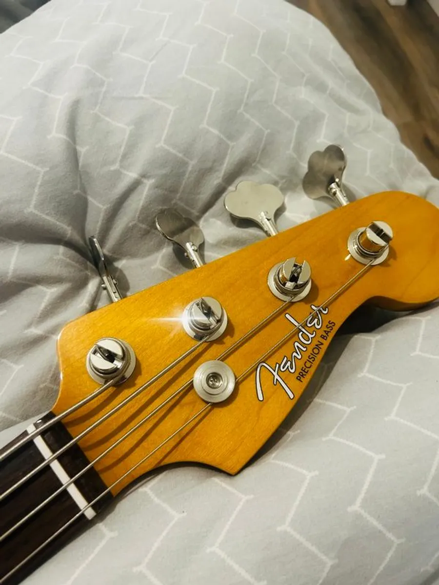 Fender Precision Vintera - Image 3