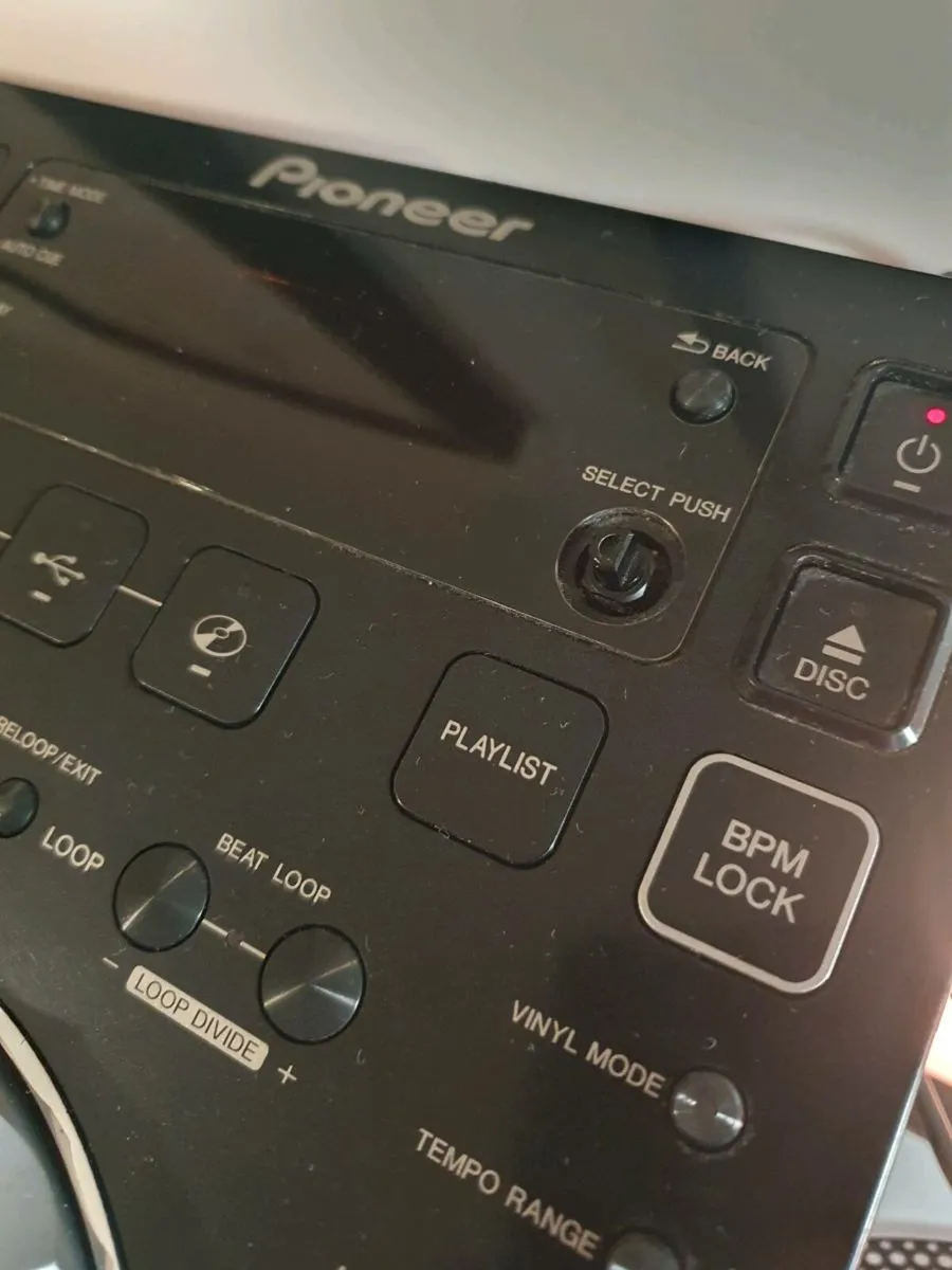 2 x Pioneer CDJ 350 (Read Description( - Image 4