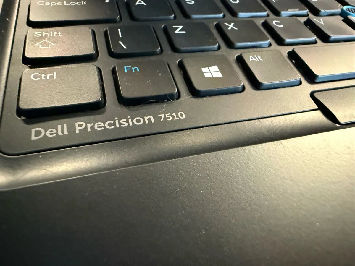 Dell Precision 7510 i7-6820HQ 32GB - Image 1