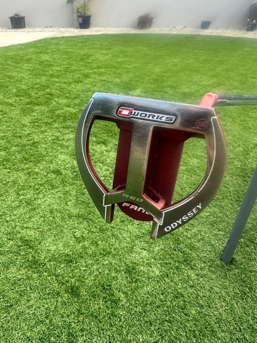 Odyssey 2 Ball Fang Putter - Image 1