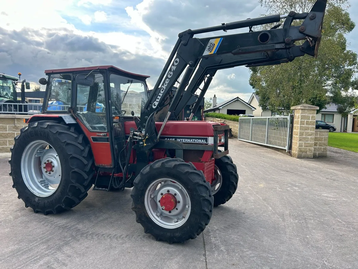 Case international 895 plus loader - Image 1