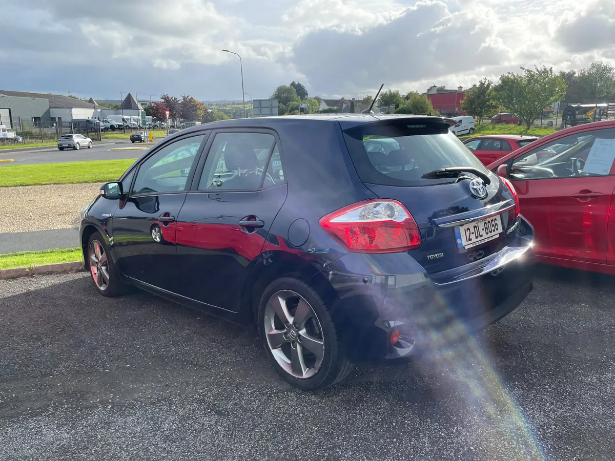 2012 Toyota Auris Automatic Petrol Hybrid - Image 3