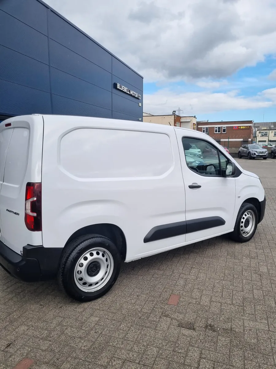 2024 Partner Pro + very low mileage - Image 2