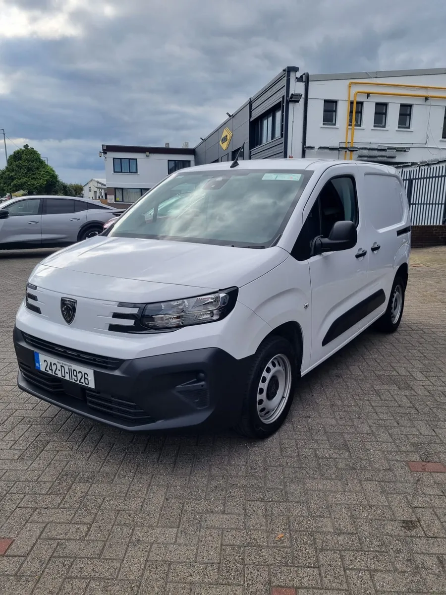2024 Partner Pro + very low mileage - Image 3