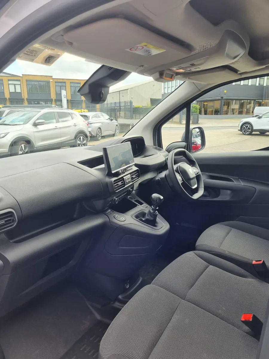 2024 Partner Pro + very low mileage - Image 4