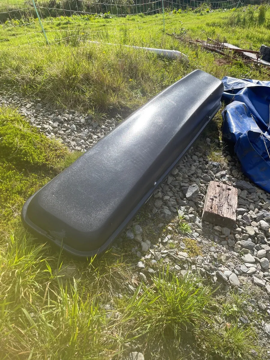 Roof box