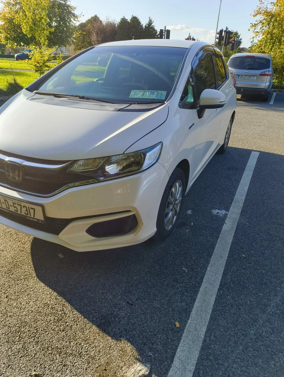 Honda Fit 2018 Hybrid - Image 2