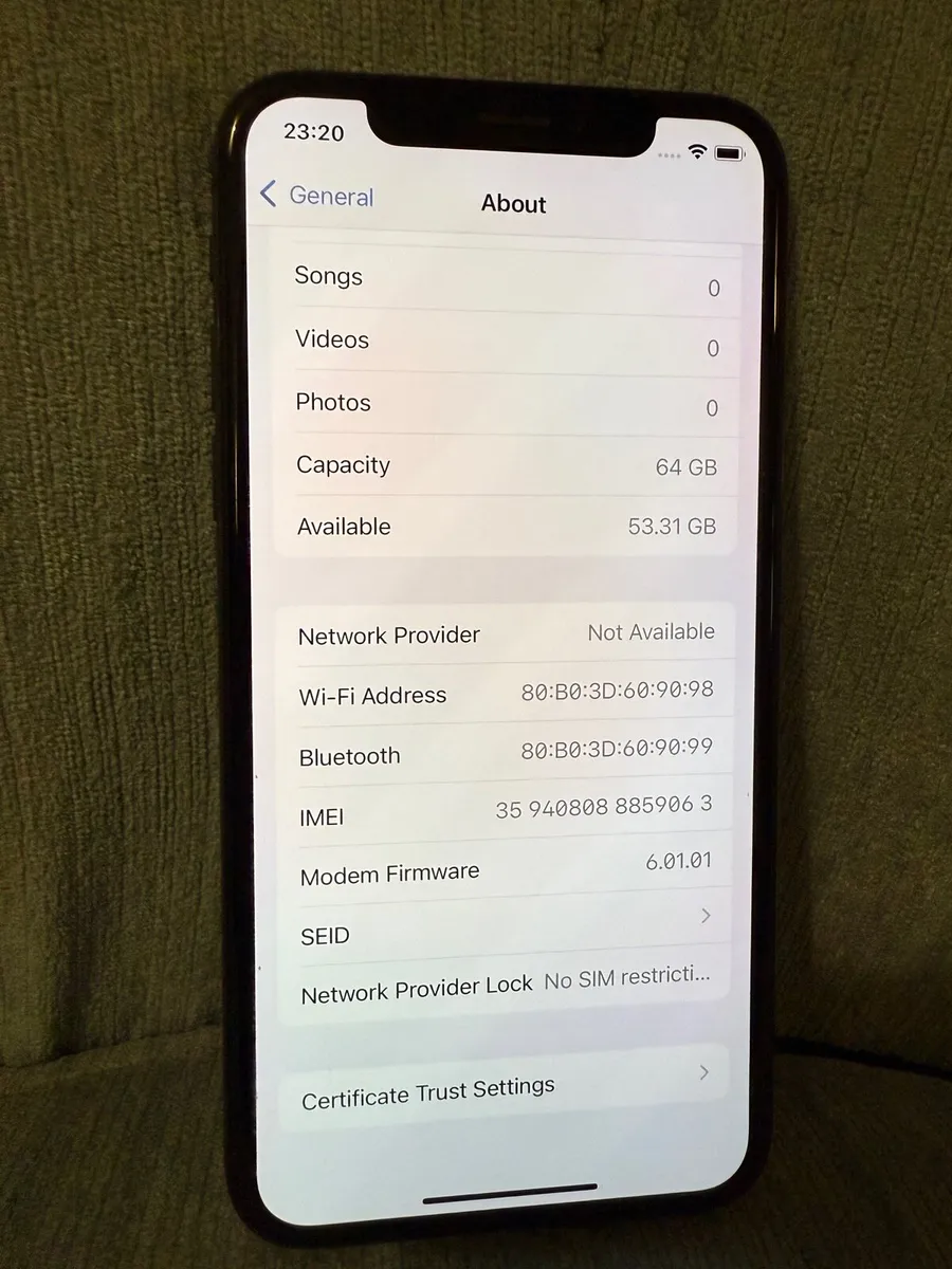 iPhone X 64GB UNLOCKED 90% battery in swords - Image 3
