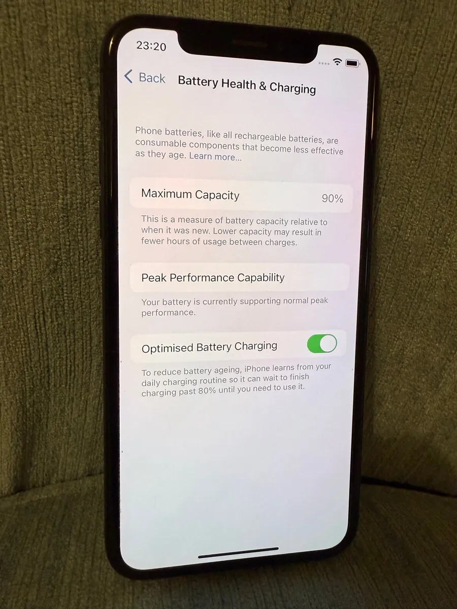 iPhone X 64GB UNLOCKED 90% battery in swords - Image 4