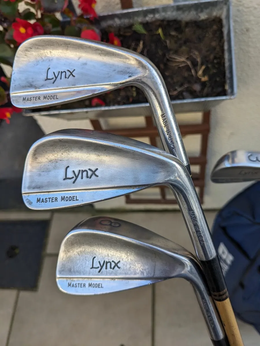 Complete Set of Lynx Irons and Golf Bag - Image 2