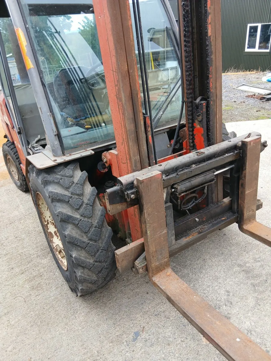 Forklift - Image 4