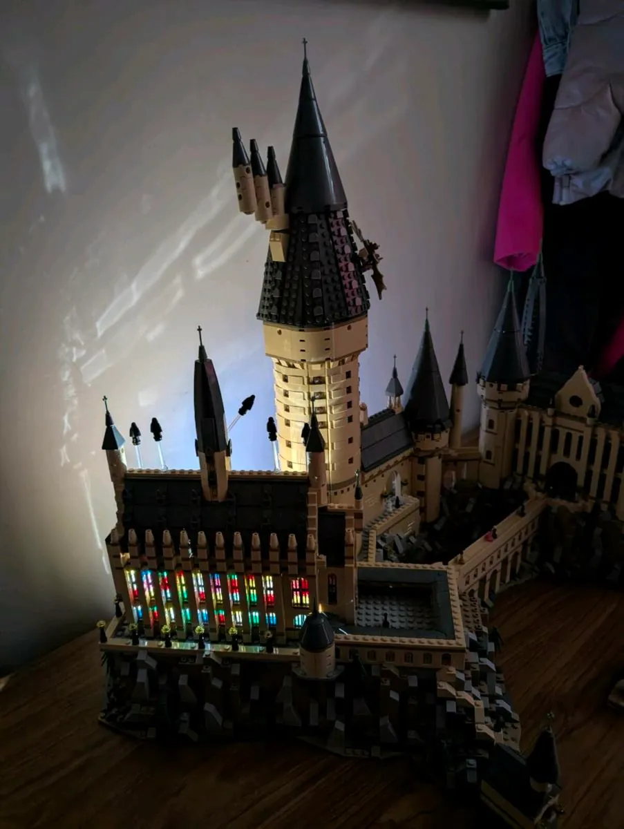 LEGO Harry Potter 71043 Hogwarts Castle Set - Image 2