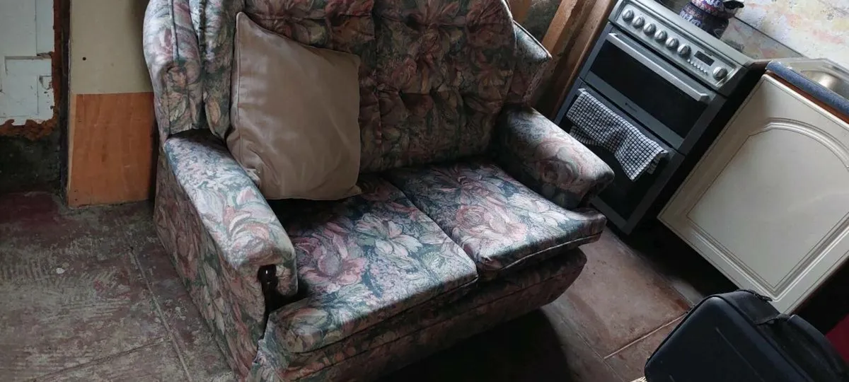 2 Seater Sofa & 2 Armchairs - Image 1
