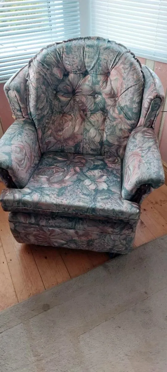 2 Seater Sofa & 2 Armchairs - Image 2