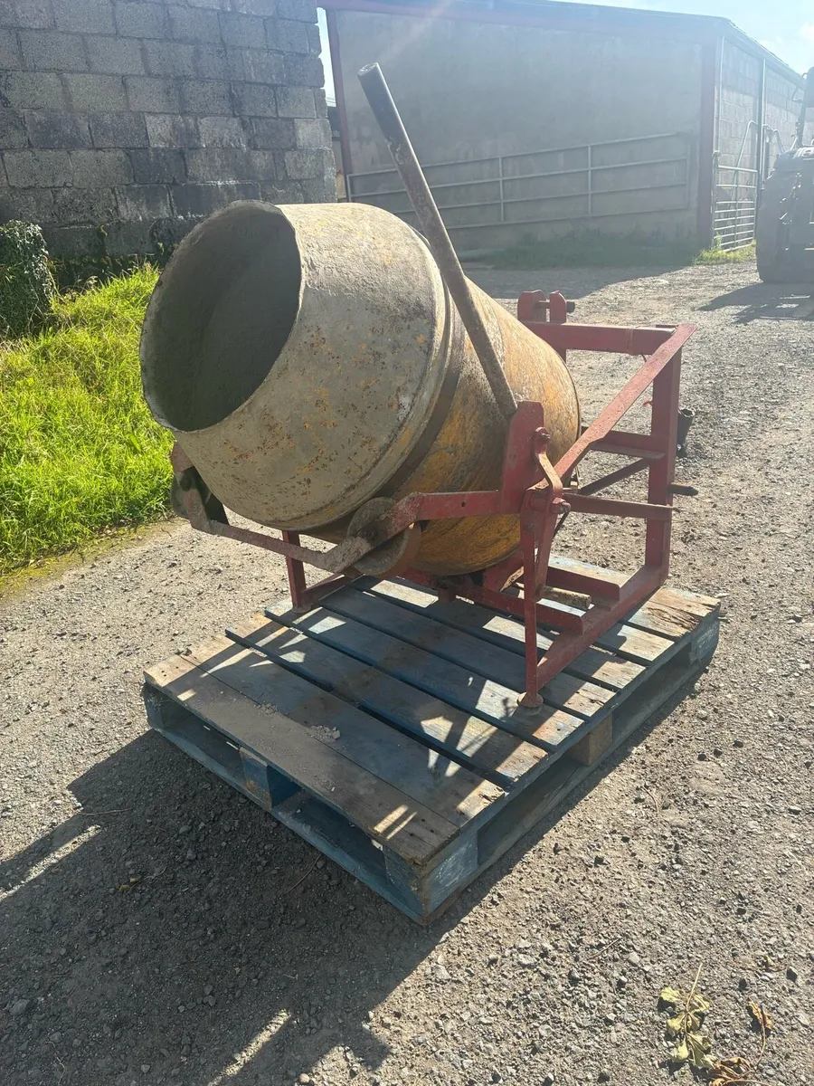 Teagle cement mixer - Image 1
