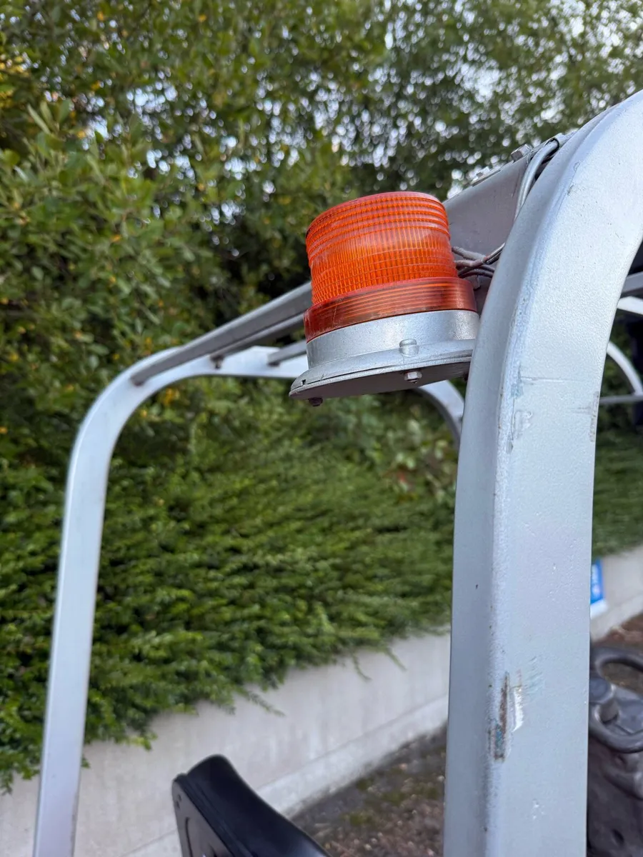 Forklift - Image 4