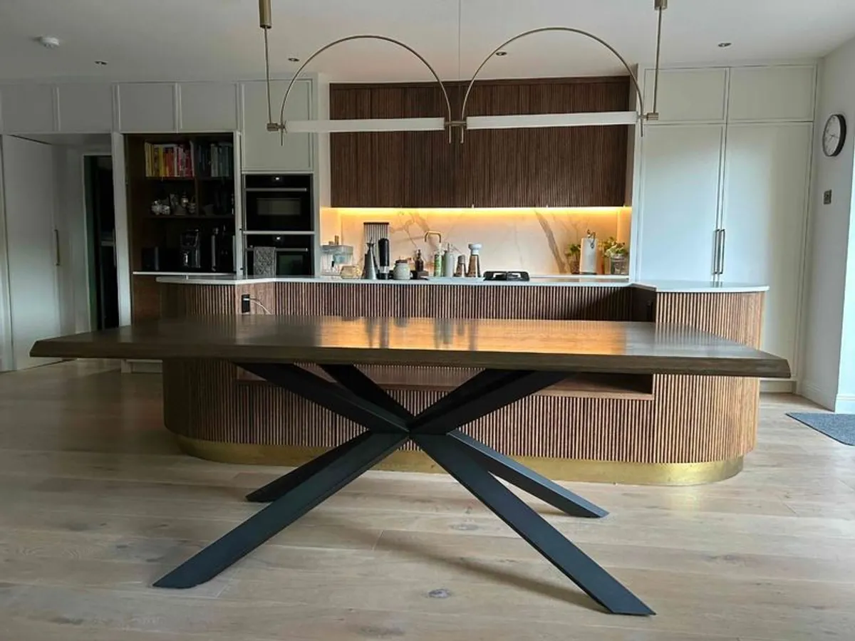 Brown oak dining table - Image 1