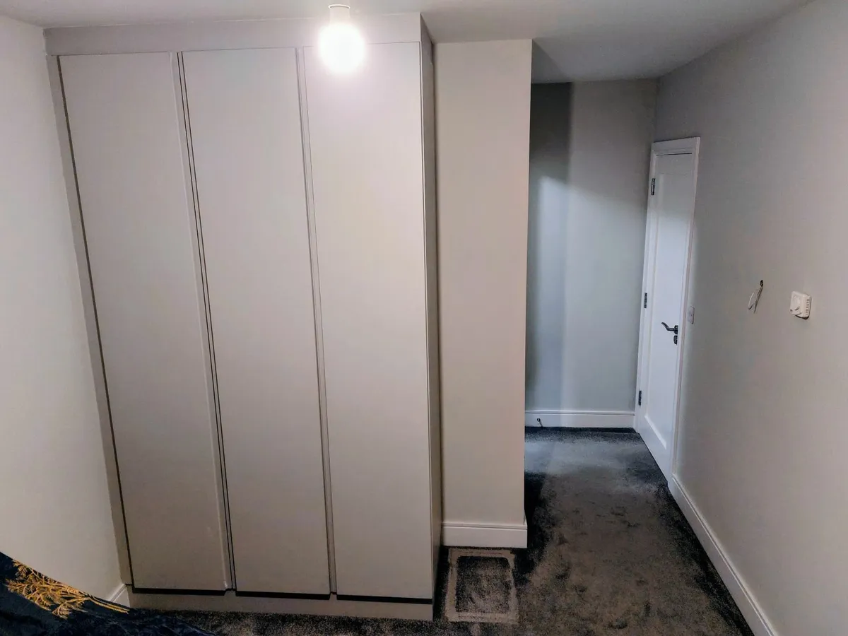 Built in wardrobe 3 door open to reasonable offers - Image 2