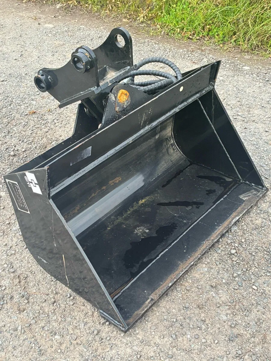 Tilting Digger bucket & Skidsteer digging arm, - Image 1