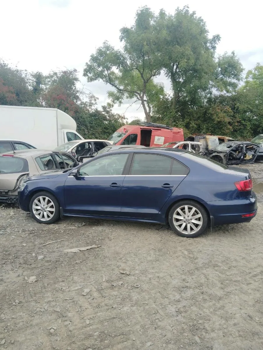 Breaking vw Jetta 2014 1.6tdi cay lp5w lhw - Image 1