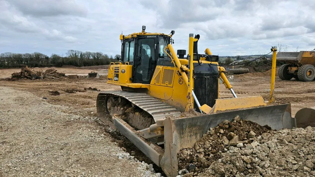 Dozer hire, 50 ton excavator, long reach - Image 2