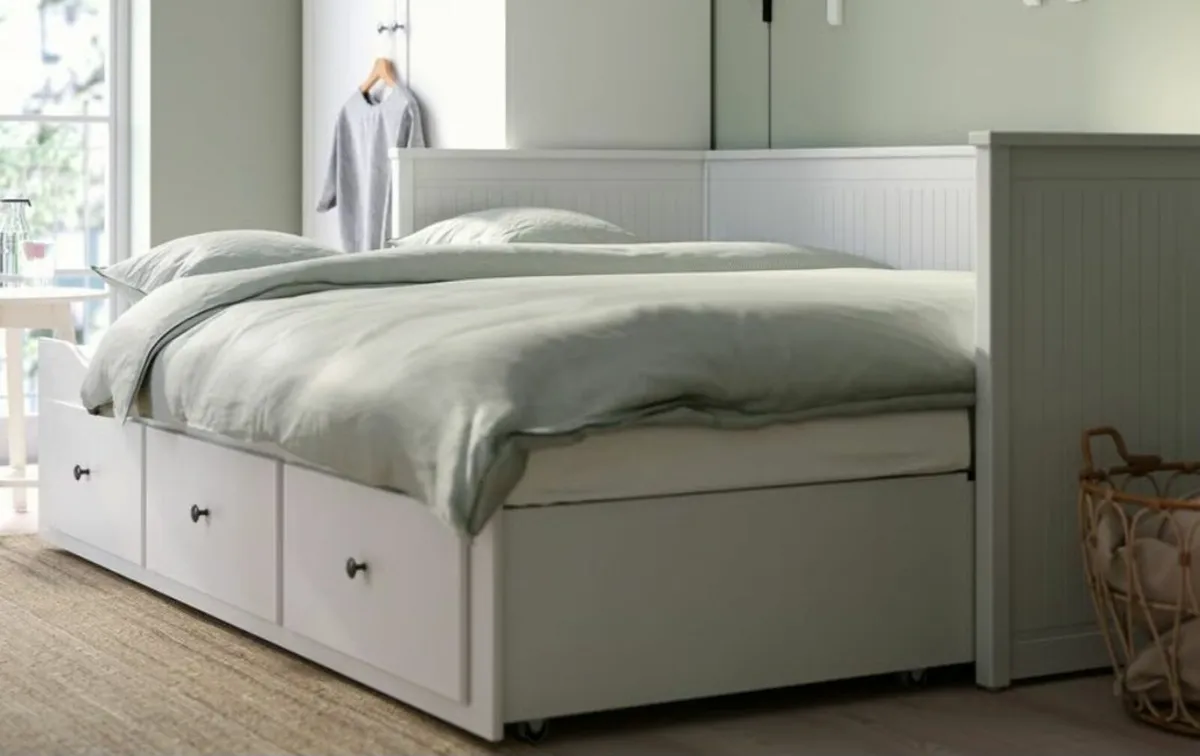 Day bed - Image 1