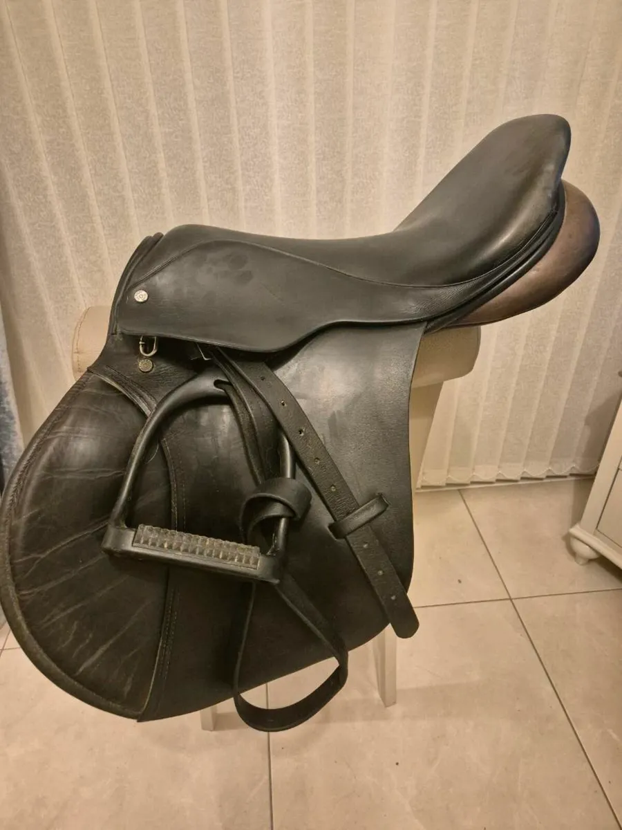 Berney 17" international jumping saddle - Image 2