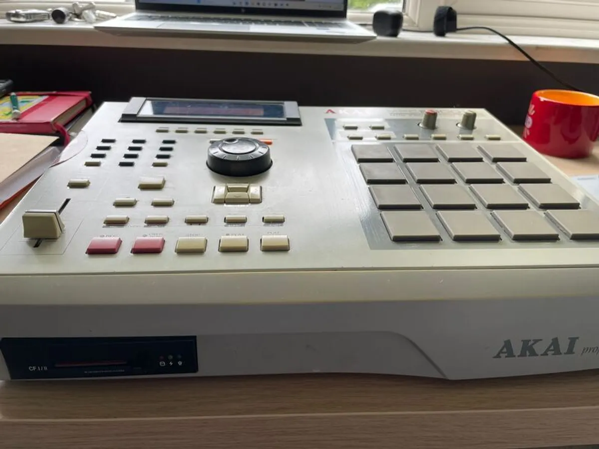 Akai MPC2000XL (With Flash ROM Installed) - Image 3