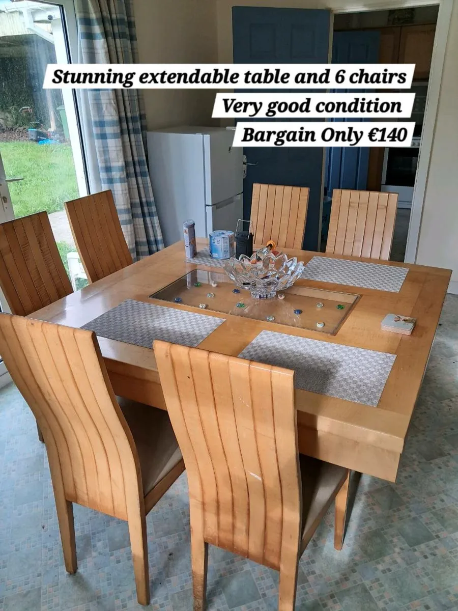Stunning Table and chairs - Image 1
