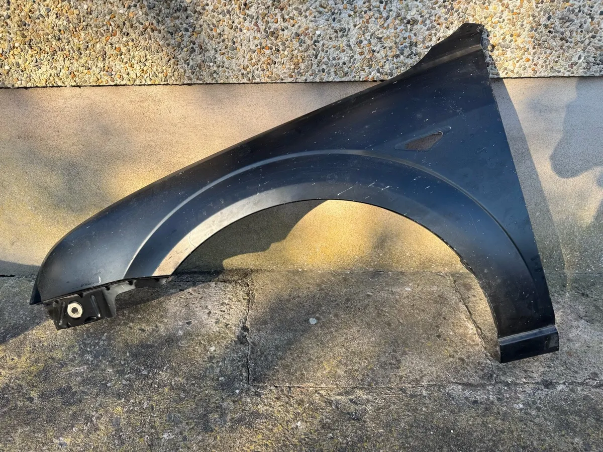 Ford Mondeo MK3 00-07 NOS left wing 1204739 - Image 1