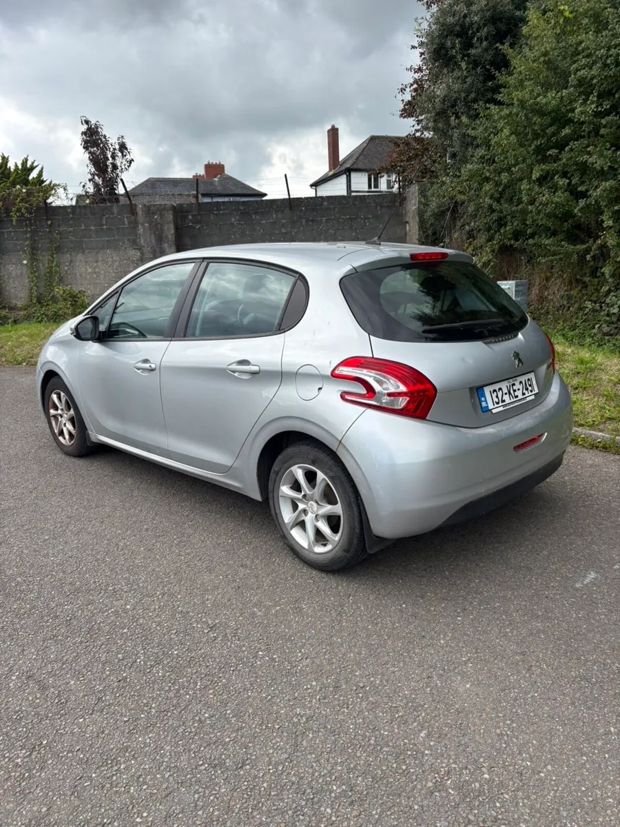 Peugeot 208 - Image 2