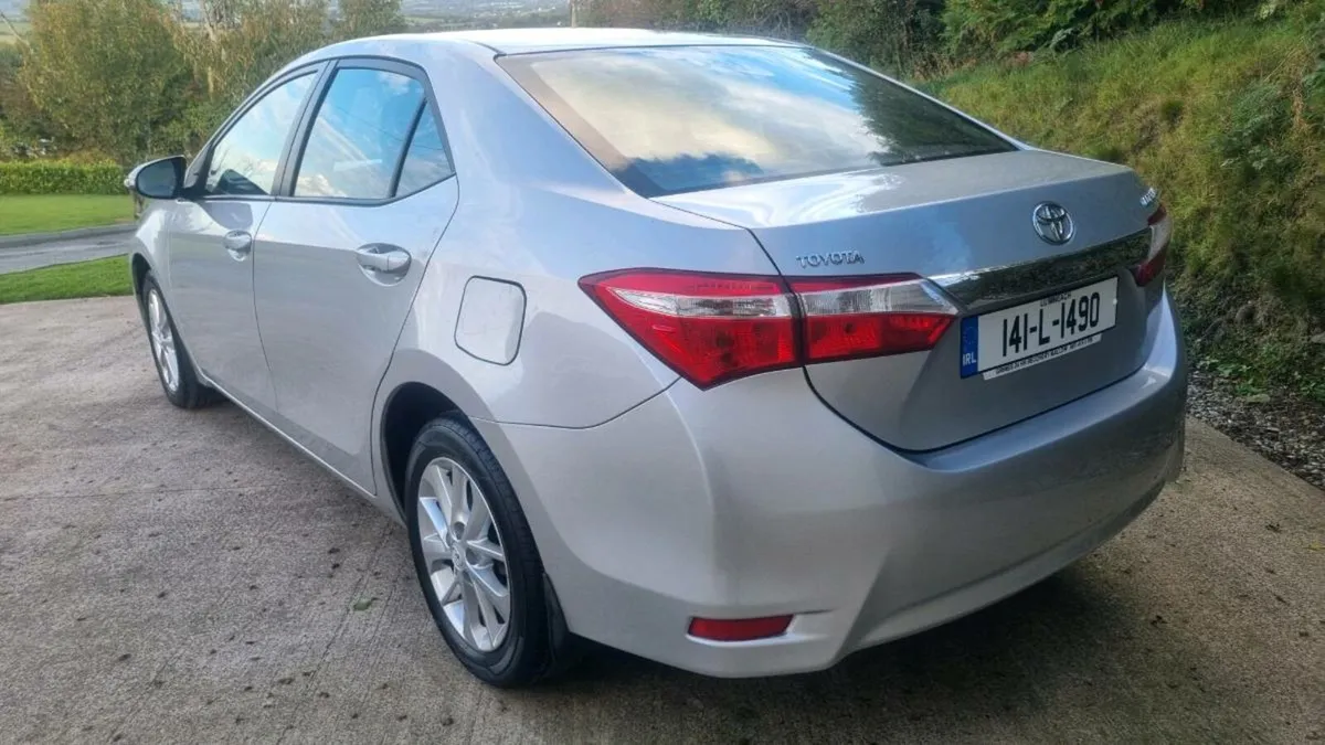 14 TOYOTA COROLLA 1.4 DIESEL FULLY SERVICED - Image 3