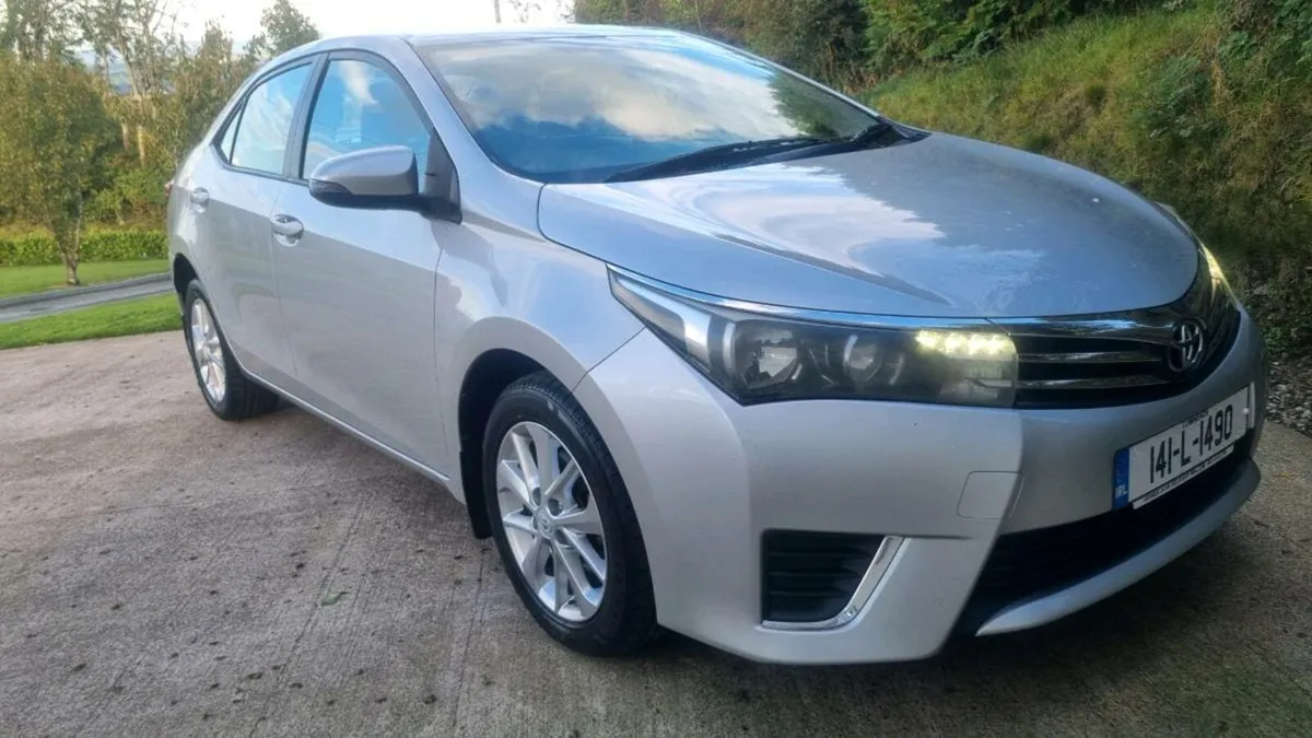14 TOYOTA COROLLA 1.4 DIESEL FULLY SERVICED - Image 4