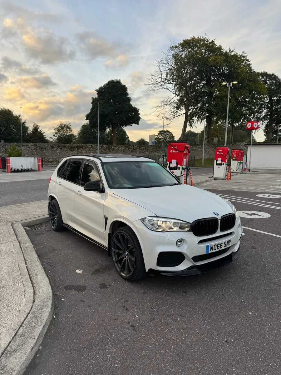 17 BMW X5 M-SPORT 30D - Image 2