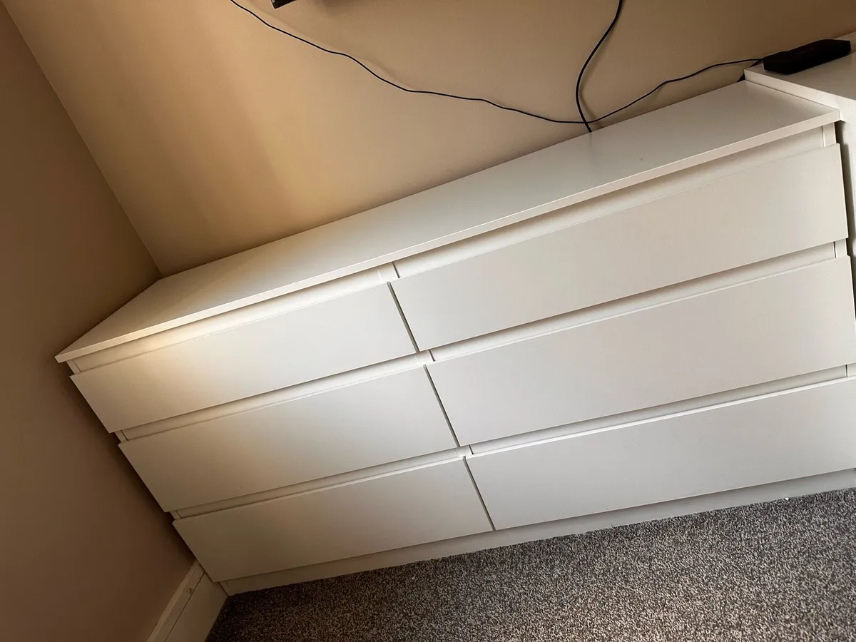 Chest of drawers - Image 1
