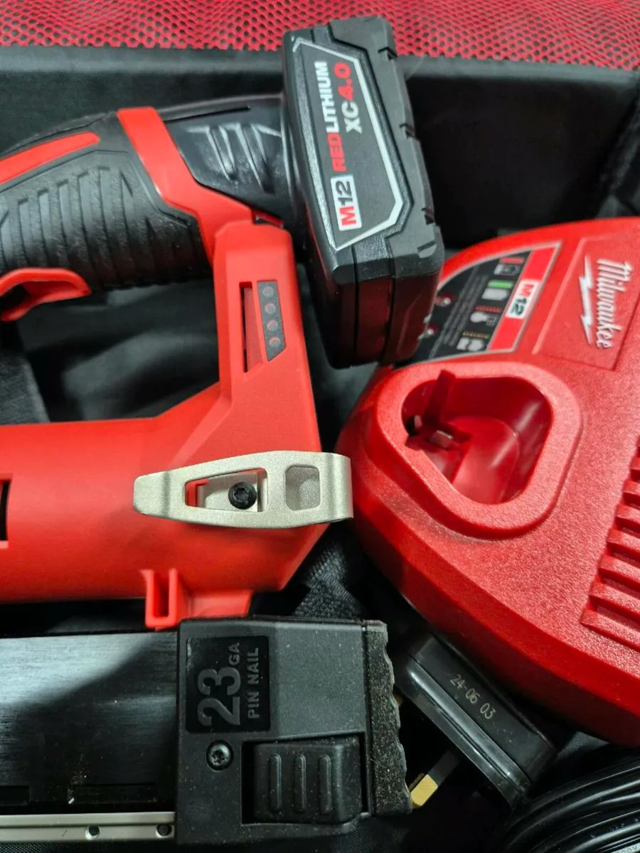 Milwaukee M12 23 Gauge Pin Nail Gun Kit - Image 3