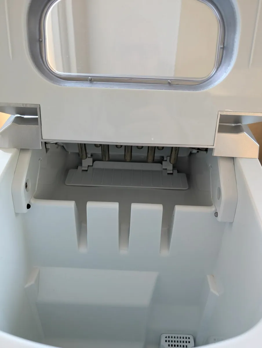 Ice maker - Image 2