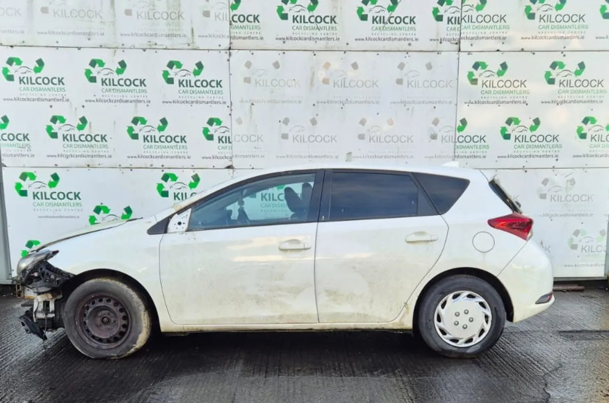 2016 TOYOTA AURIS