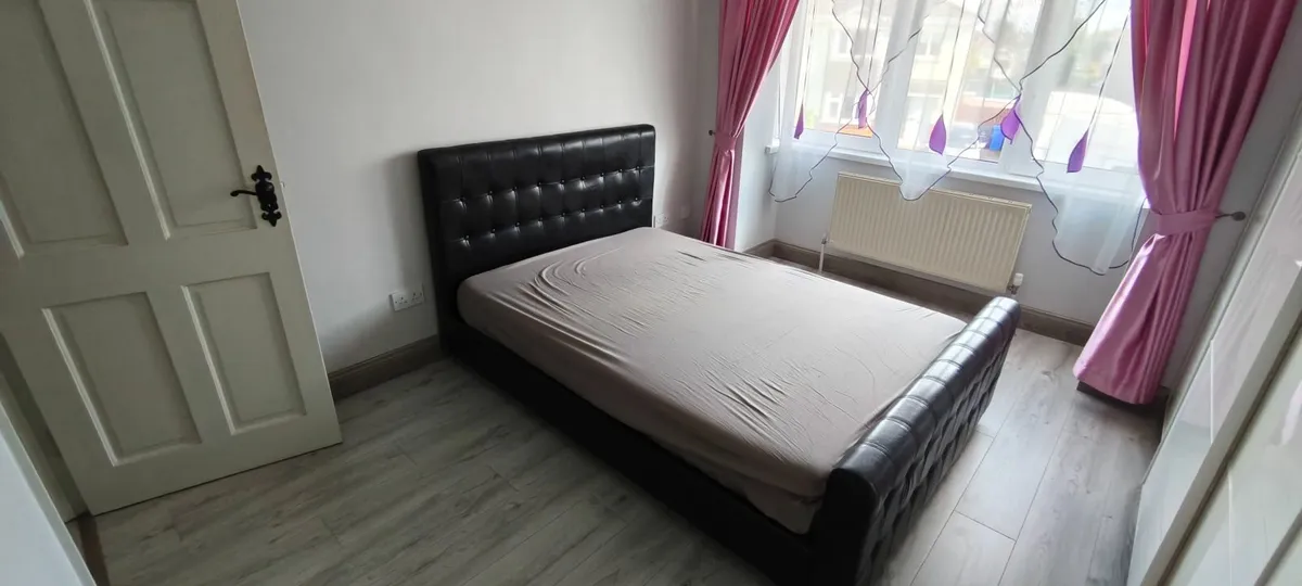 Double bed with memory mattress - Image 1