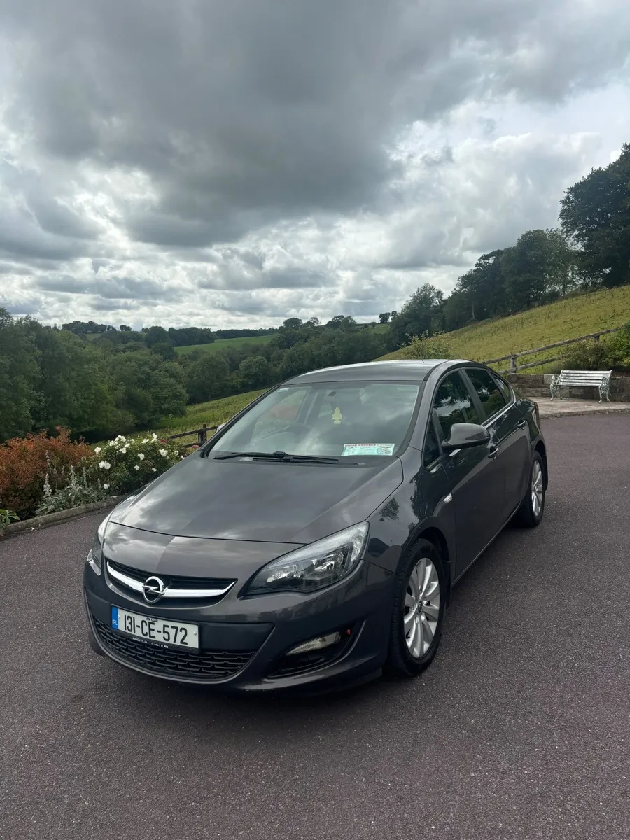 Opel Astra 2013 - Image 1