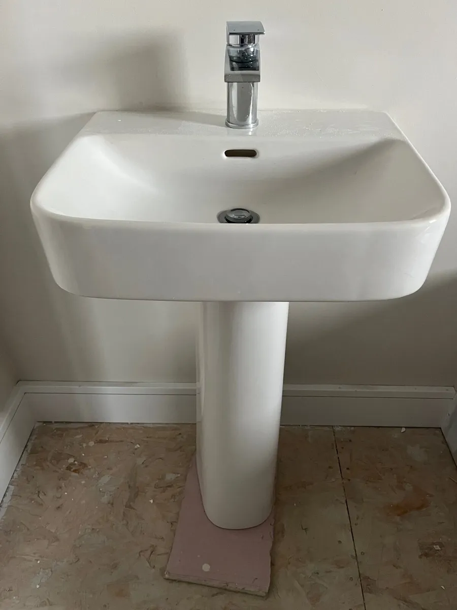 Showers, Bath, Wash Basin, Shower Enclosure - Image 4