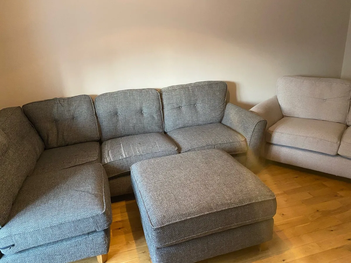 Corner couch, 2 seater and footstool - Image 4