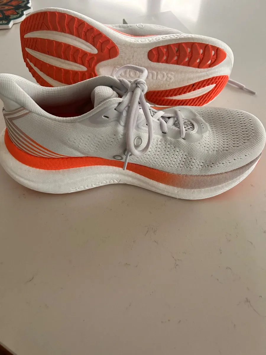Running shoes - Image 2