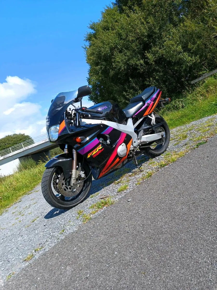 1994 Yamaha FZR 600R - Image 1