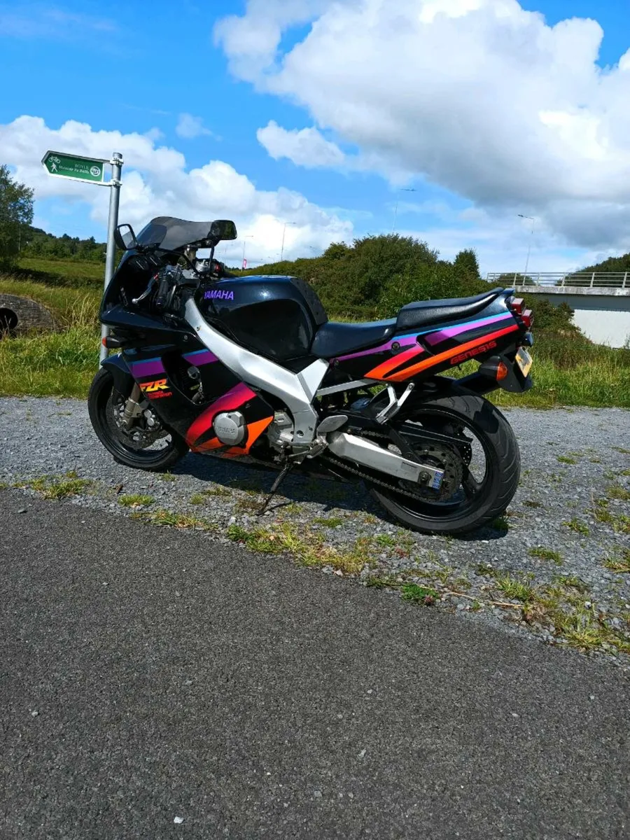 1994 Yamaha FZR 600R - Image 2